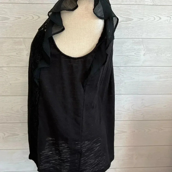 Lauren Conrad black top with flutter sleeves Size medium - Picture 4 of 8